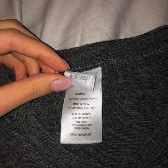 Disney Mickey and Minnie v-neck - Picture 3 of 3